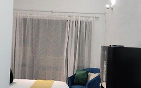 Craftmanship Urban Stay With Exquisite Views & Big Balcony Maboneng